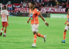 Manuel Zapata celebrando un gol con el Envigado