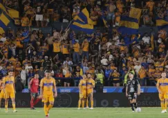 Se presenta altercado entre aficionados durante el Tigres vs León