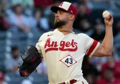 Patrick Sandoval jugando para los Angels