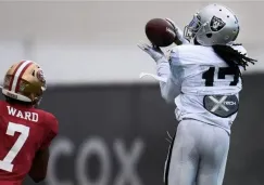 Davante Adams durante el entrenamiento ante los 49ers