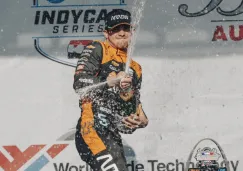 O`Ward celebra el segundo lugar en el IndyCar