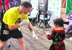 Canelo Álvarez comparte emotivo momento con su hijo previo a su pelea contra Jermell Charlo