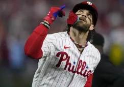 Bryce Harper bateó dos cuadrangulares y los Phillies están a un juego de la Serie de Campeonato