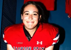 Leilani con el uniforme de la Universidad de Jackson State 