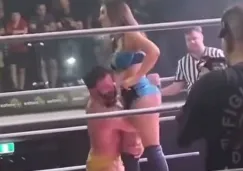 Matt Cardona intenta dar golpe bajo a Cassie Lee en función de Lucha Libre