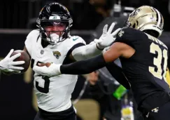 Christian Kirk en acción ante defensivo de Saints