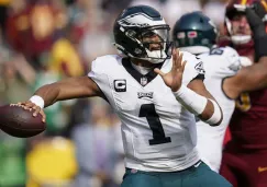 Filadelfia sufre pero vence a Washington con 4 pases de anotación de Jalen Hurts