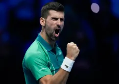 Novak Djokovic vence a Carlos Alcaraz y apunta a refrendar su título en las ATP Finals