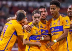 Jugadores de Tigres en festejo de gol