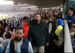 Amaury Vergara saliendo del estadio Olímpico Universitario