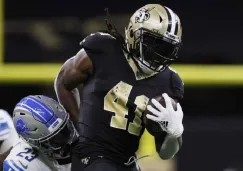 Alvin Kamara le regala un jersey autografiado al oficial lesionó 