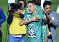 Guardado durante su presentación con León