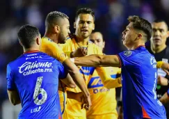 ¡Jugadores de Tigres se pelean entre ellos! Samir y Carioca forcejean en duelo vs Cruz Azul