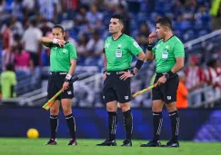 ¡Inaceptable! Afición de Rayados amenaza de muerte a árbitro tras derrota ante Chivas