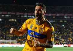 Gignac en festejo de gol en partido 