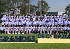 Los dos equipos en la foto oficial 