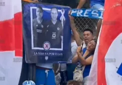 Afición de Cruz Azul homenajea a Paco Villa y José Armando previo al duelo ante Pumas