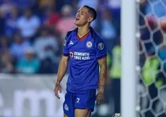 ¡No lo perdonan! Afición de Chivas 'revienta' a Uriel Antuna en el hotel de concentración