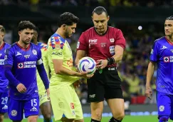 Henry Martín, antes de cobrar el penalti que le dio el título a América vs La Máquina