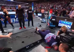 Paul Heyman, empresario estadounidense, fue atacado por The Bloodline en WWE SmackDown