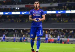 ¡Vaya gesto! Carlos Salcedo regaló dos entradas al estadio a un joven aficionado de Cruz Azul