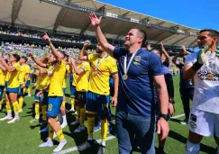 ¡Se gana a la afición! André Jardine celebró el título de Supercopa con los seguidores americanistas