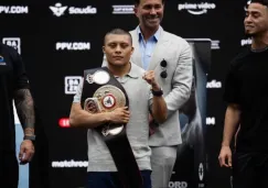 ¿Cuál es el récord de peleas de Isaac 'Pitbull' Cruz?