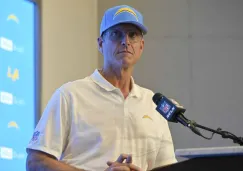 Jim Harbaugh niega que Colin Kaepernick llegará a los Chargers 