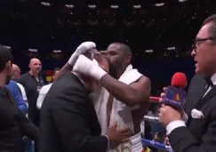 Abrazo entre Mayweather Jr. y Julio César Chávez 