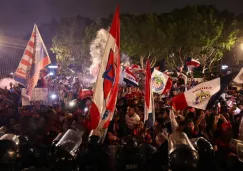 ¡Fiesta Rojiblanca! Afición de Chivas lleva serenata al hotel del equipo