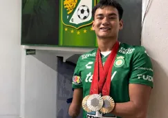 ¡Orgullo mexicano! Club León le hace homenaje al medallista paralímpico, Ángel Camacho