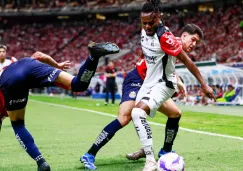 ¡Polémica en el Clásico Tapatío! Atlas se adelanta en el marcador con gol controversial