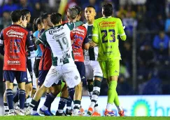 ¡Se calentaron los ánimos! Jugadores de Cruz Azul y Santos se fueron a los empujones al final del partido