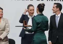 Sheinbaum y Pacheco entregando un premio