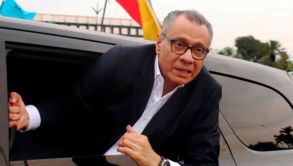 En medio del conflicto entre México y Ecuador, Jorge Glas es llevado al hospital