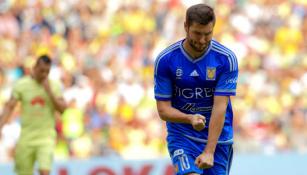 Gignac festeja su gol contra América