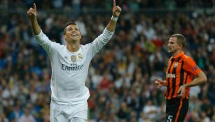 CR7 celebra uno de sus tres goles frente al Shakhtar Donetsk 