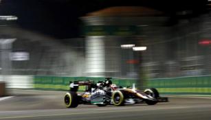 Pérez conduce su monoplaza en el circuito de Marina Bay