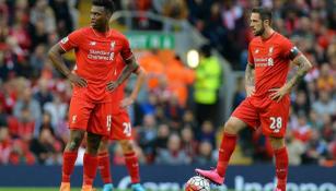 Sturridge e Ings lamentando el empate del Liverpool en Premier League