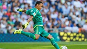 Keylor Navas realiza despeje en juego del Real Madrid 