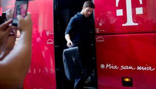 Xabi Alonso baja del autobús del Bayern Munich