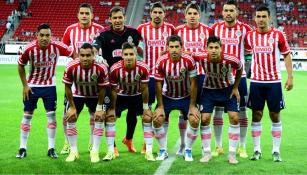 Jugadores de Chivas posan previo a un duelo de Copa