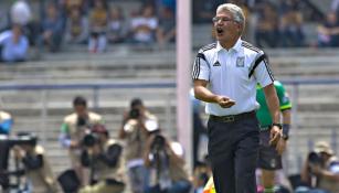 Tuca da instrucciones en juego entre Pumas y Tigres