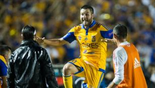 Gignac festeja un gol de Tigres