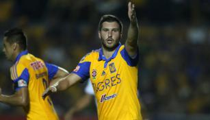 André-Pierre Gignac en un partido con Tigres