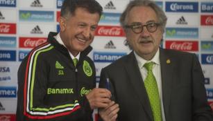 Osorio y De María posan para las cámaras