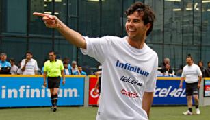 Sergio Pérez, durante 'cascarita' en la Ciudad de México