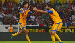 Jürgen Damm celebra un gol en un partido de Tigres