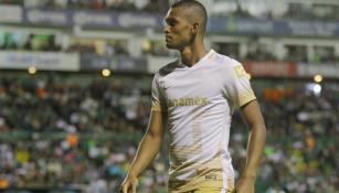 Fidel Martínez en un partido con los Pumas