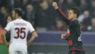 Chicharito festeja un gol contra la Roma